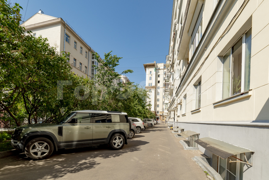 Продажа 4-комнатной квартиры, Москва, Россия,    Кропоткинский переулок