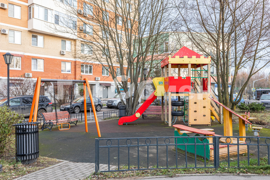 Продажа 2-комнатной квартиры, Москва, Россия,   Юровская улица