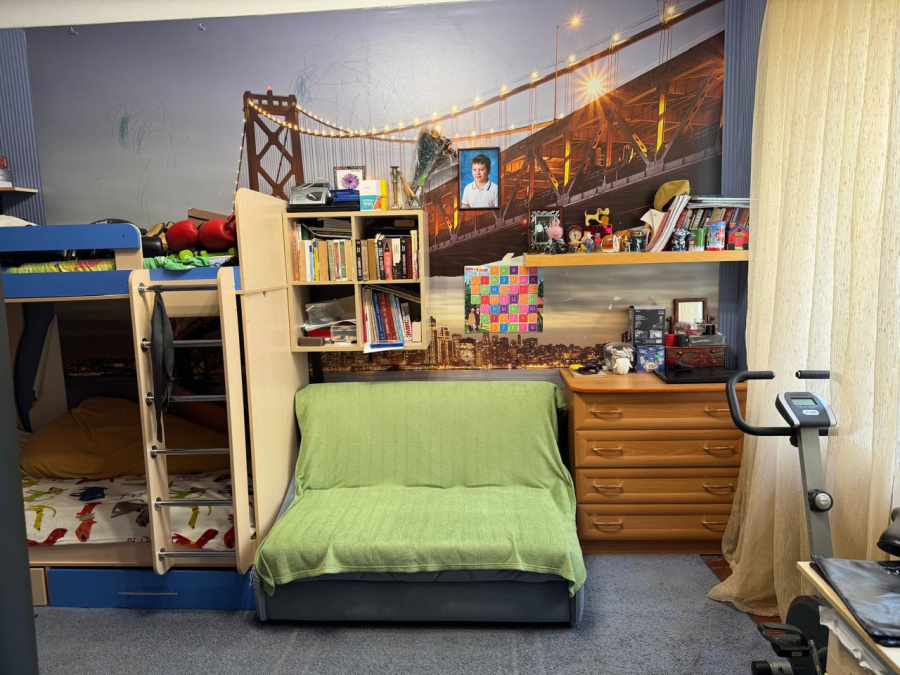 Продажа 2-комнатной квартиры, Москва, Россия,    Мантулинская улица