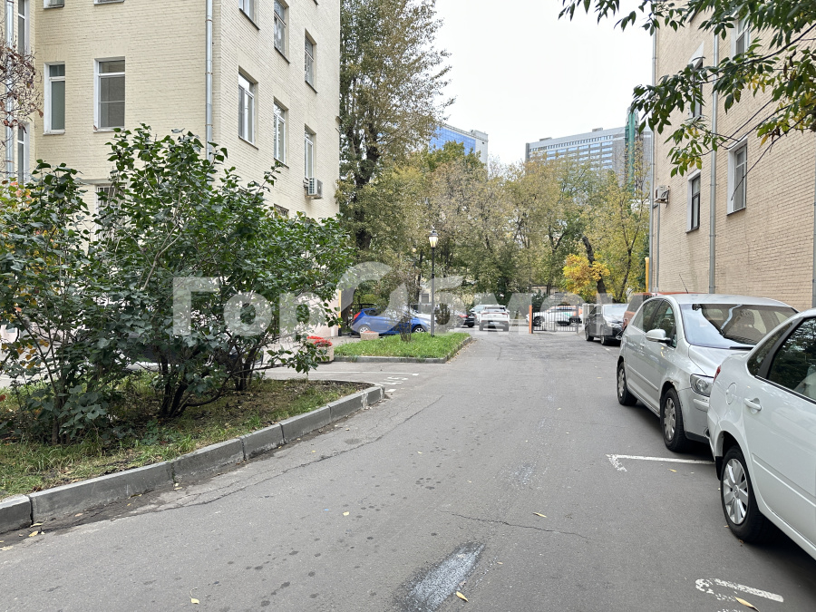 Продажа 3-комнатной квартиры, Москва, Россия,    Карманицкий переулок