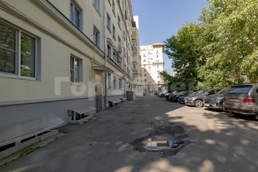 Продажа 4-комнатной квартиры, Москва, Россия,    Кропоткинский переулок