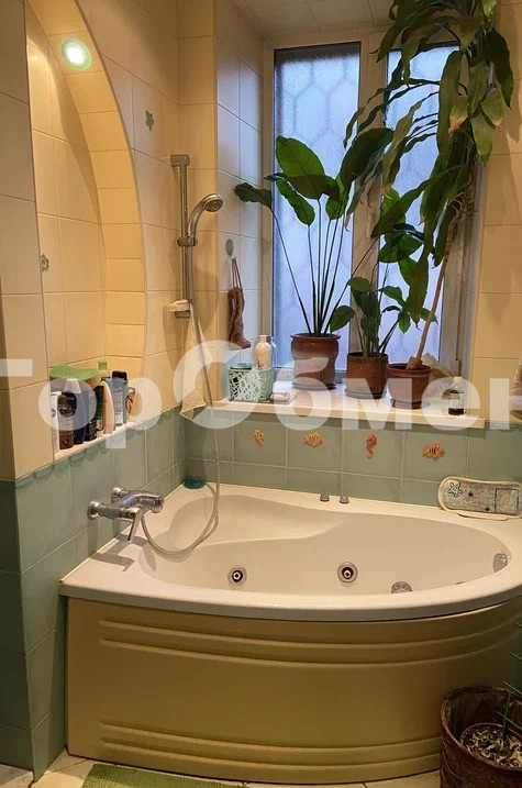 Продажа 2-комнатной квартиры, Москва, Россия,    Мантулинская улица