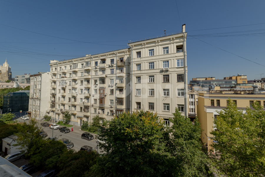 Продажа 4-комнатной квартиры, Москва, Россия,    Кропоткинский переулок