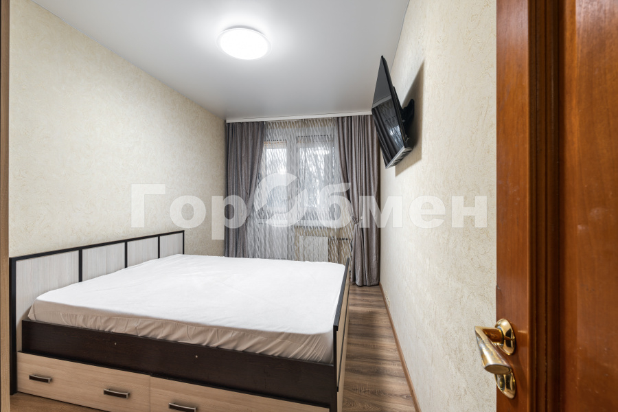 Продажа 3-комнатной квартиры, Москва, Россия,   Винницкая улица