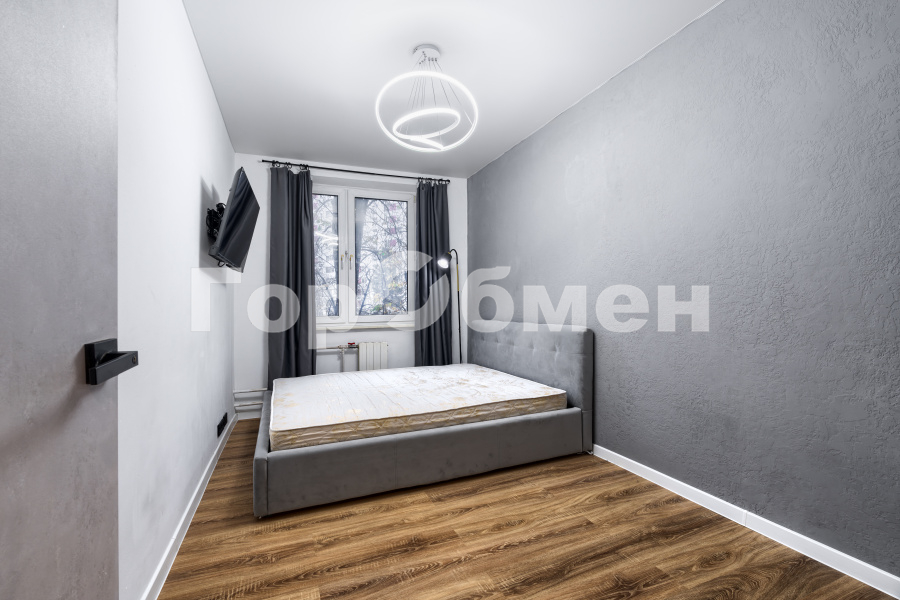 Продажа 3-комнатной квартиры, Москва, Россия,   Винницкая улица