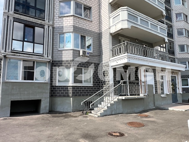 Продажа 2-комнатной квартиры, Москва, Россия,    улица Бутлерова