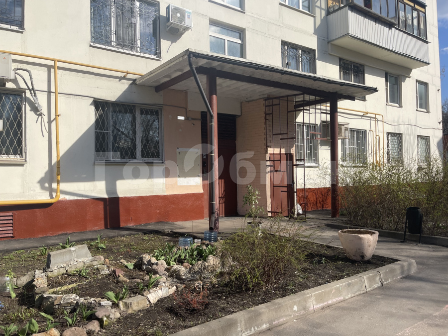 Продажа 2-комнатной квартиры, Москва, Россия,   улица Коминтерна