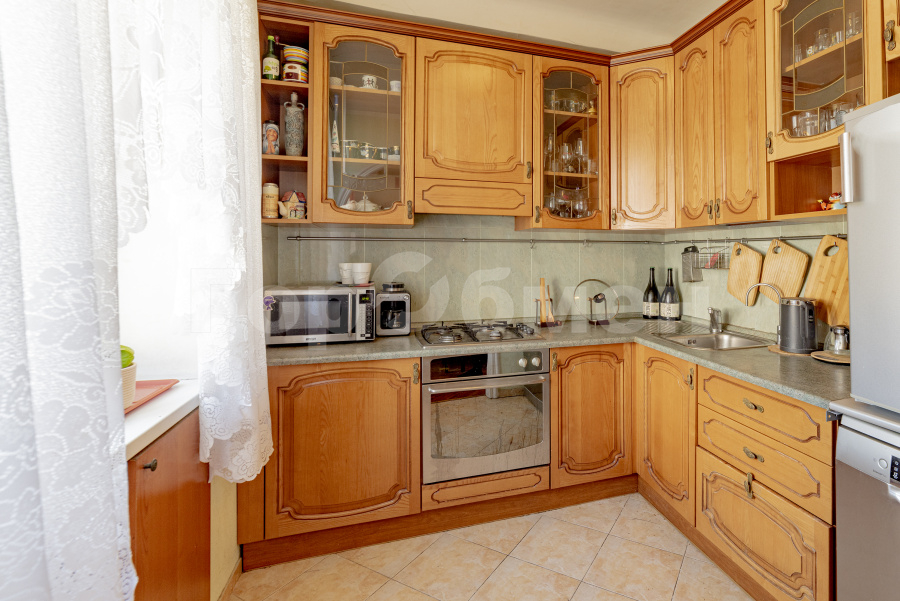 Продажа 4-комнатной квартиры, Москва, Россия,    Кропоткинский переулок