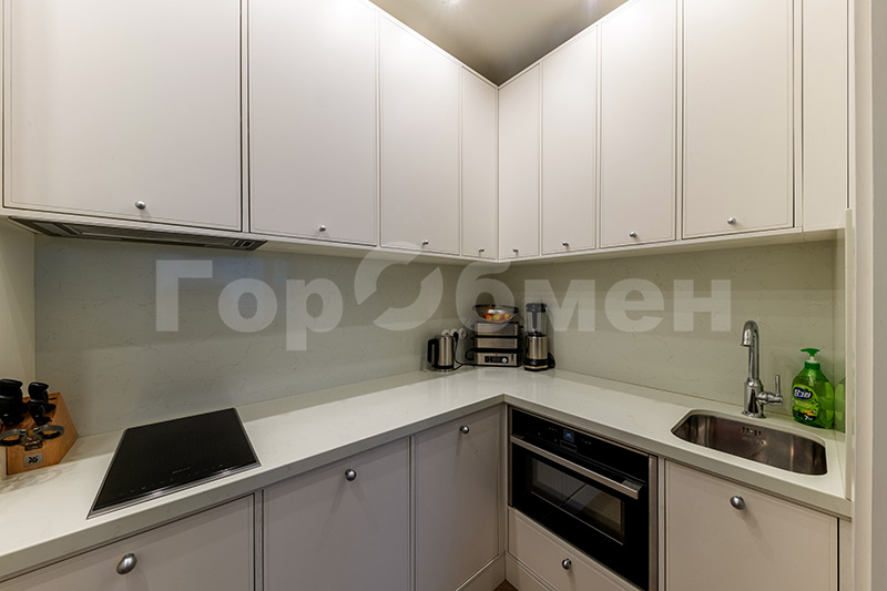 Продажа 3-комнатной квартиры, Москва, Россия,    Минская улица