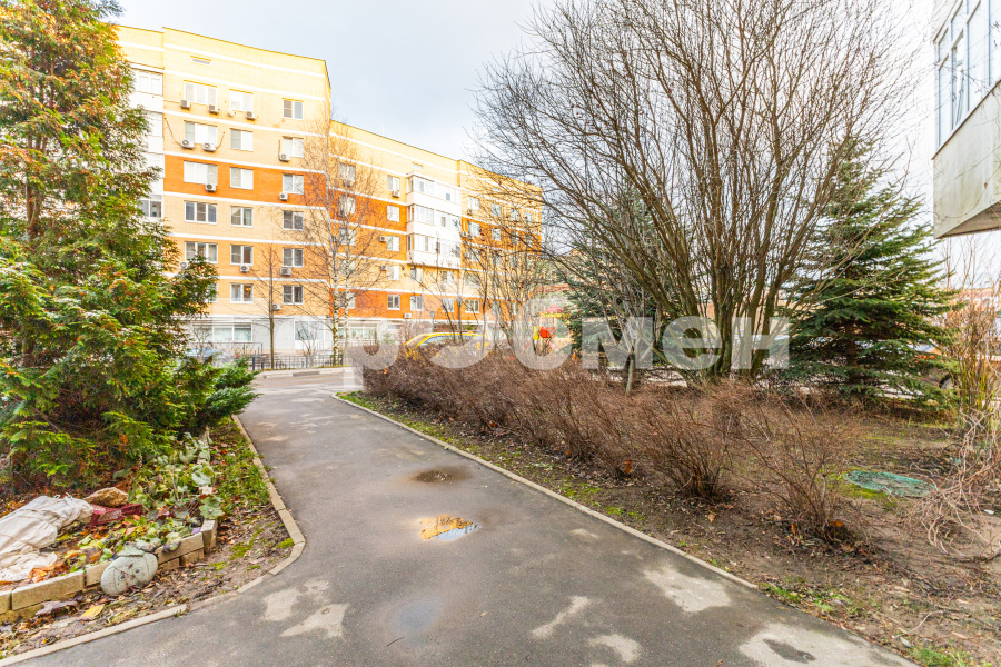 Продажа 2-комнатной квартиры, Москва, Россия,   Юровская улица