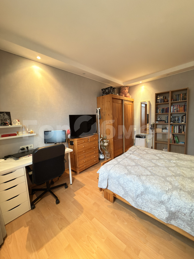 Продажа 3-комнатной квартиры, Москва, Россия,    улица Чичерина