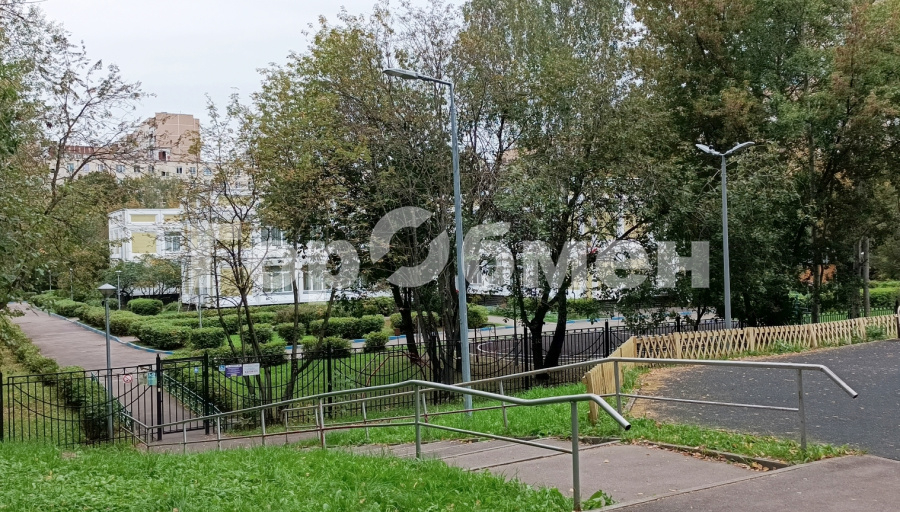 Продажа 2-комнатной квартиры, Москва, Россия,    Уссурийская улица