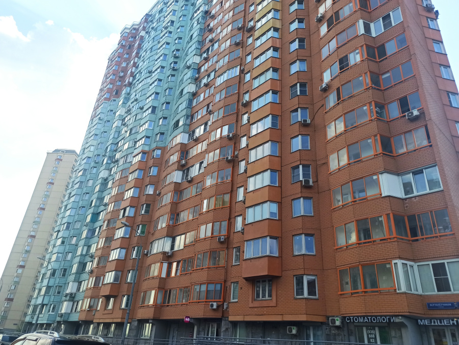 Продажа 3-комнатной квартиры, Москва, Россия,    улица Вертолётчиков