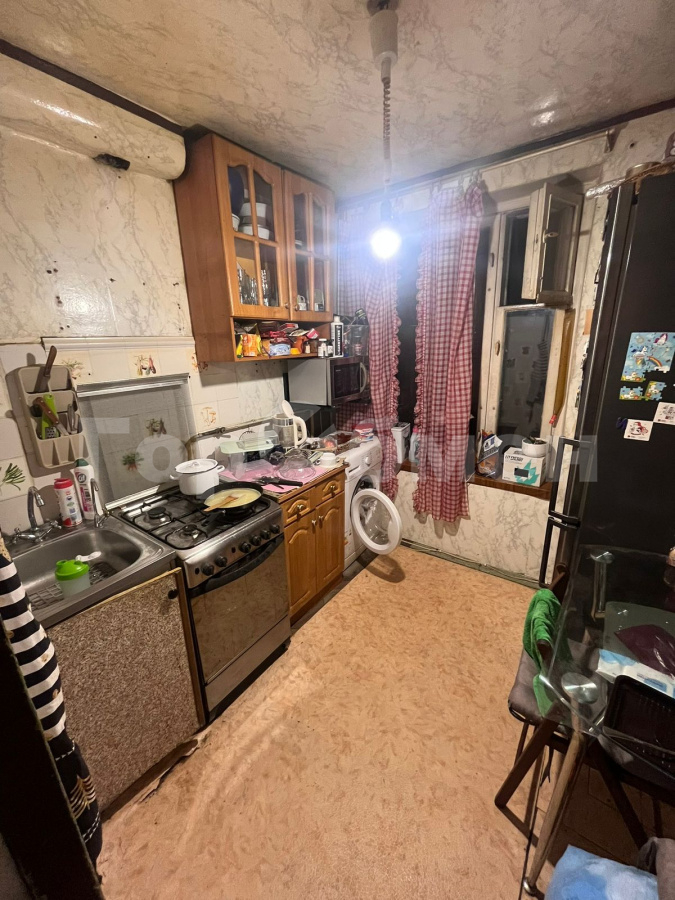 Продажа 3-комнатной квартиры, Москва, Россия,   улица Героев Панфиловцев