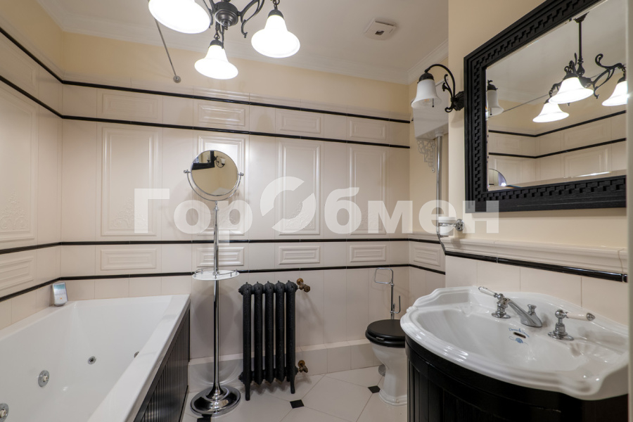 Продажа 3-комнатной квартиры, Москва, Россия,    Староволынская улица