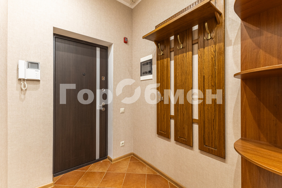 Продажа 2-комнатной квартиры, Москва, Россия,   Юровская улица