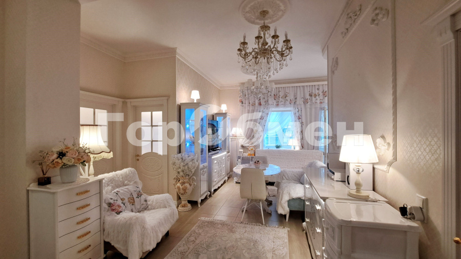 Продажа 3-комнатной квартиры, Москва, Россия,   1-я Владимирская улица