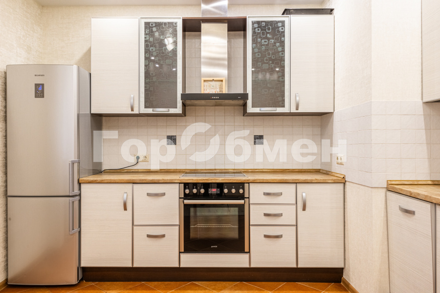 Продажа 2-комнатной квартиры, Москва, Россия,   Юровская улица