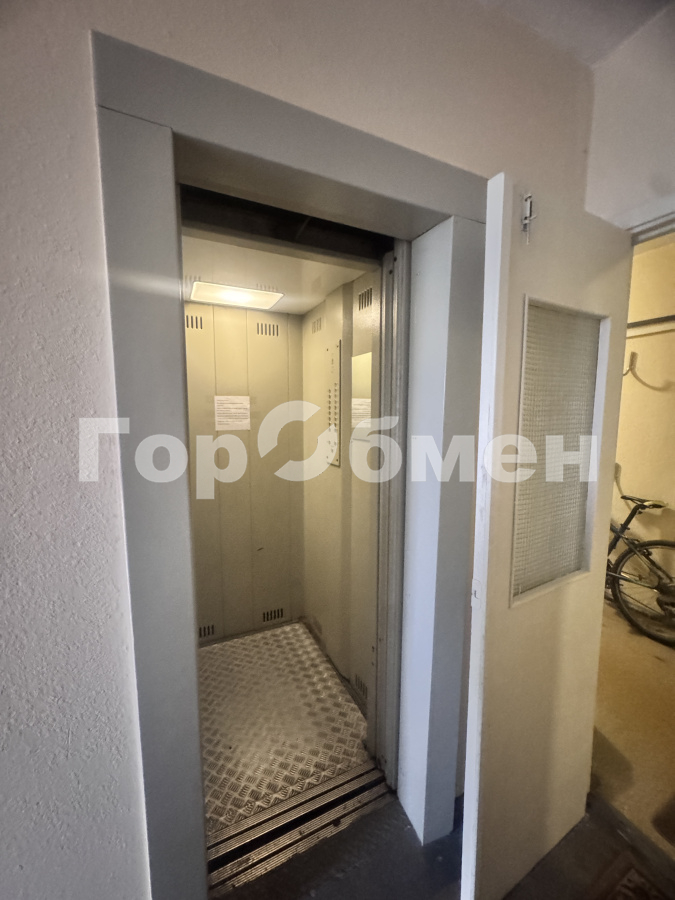 Продажа 2-комнатной квартиры, Москва, Россия,   Лукинская улица