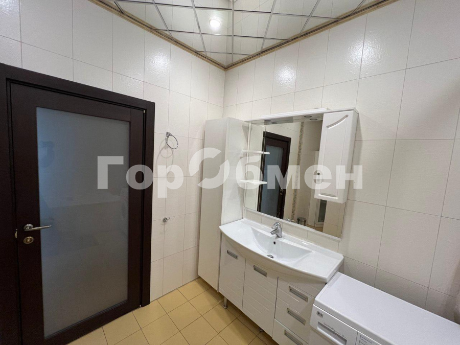 Продажа 3-комнатной квартиры, Москва, Россия,   улица Пырьева