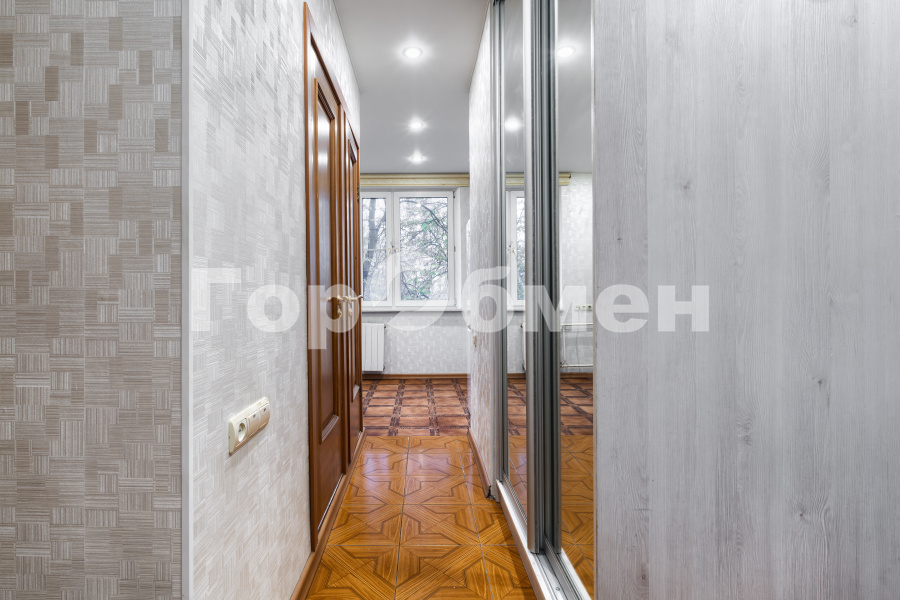 Продажа 3-комнатной квартиры, Москва, Россия,   Винницкая улица