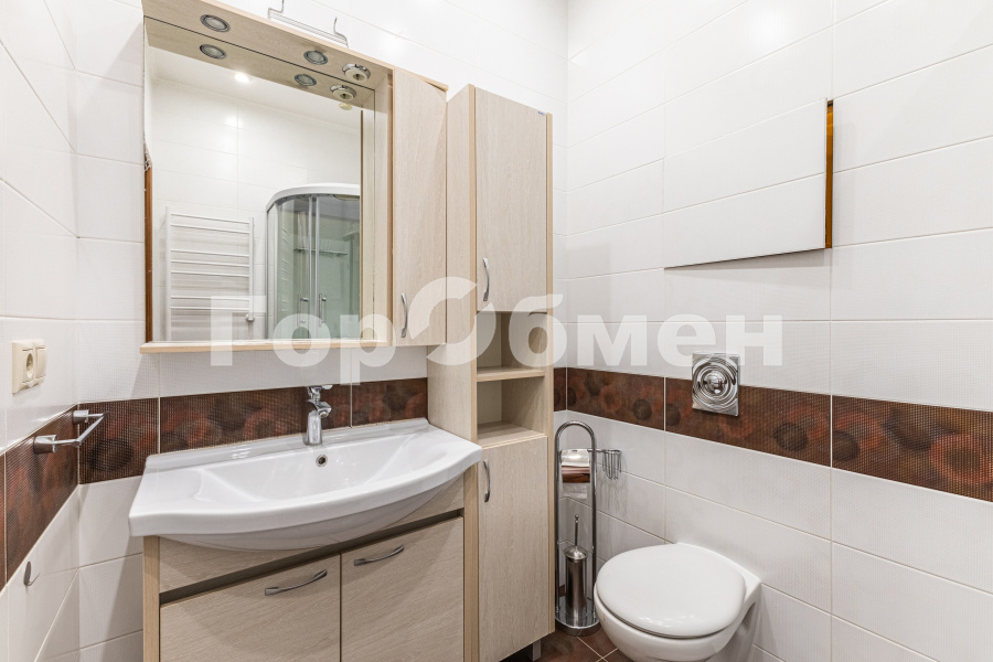 Продажа 2-комнатной квартиры, Москва, Россия,   Юровская улица