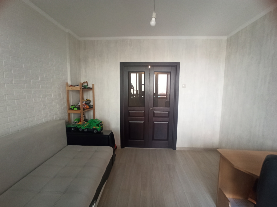 Продажа 3-комнатной квартиры, Москва, Россия,    улица Вертолётчиков