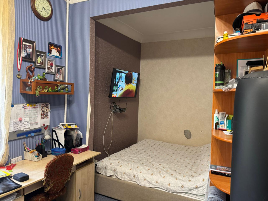 Продажа 2-комнатной квартиры, Москва, Россия,    Мантулинская улица