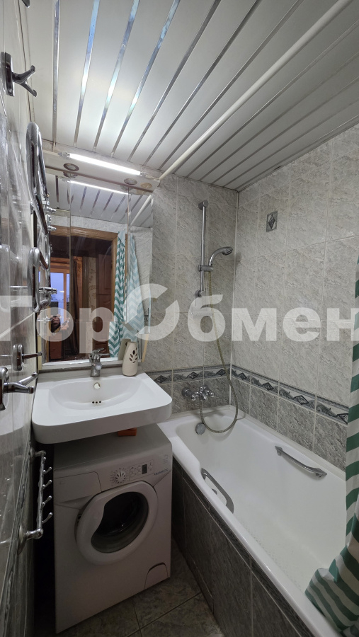 Продажа 3-комнатной квартиры, Москва, Россия,   улица Плющева