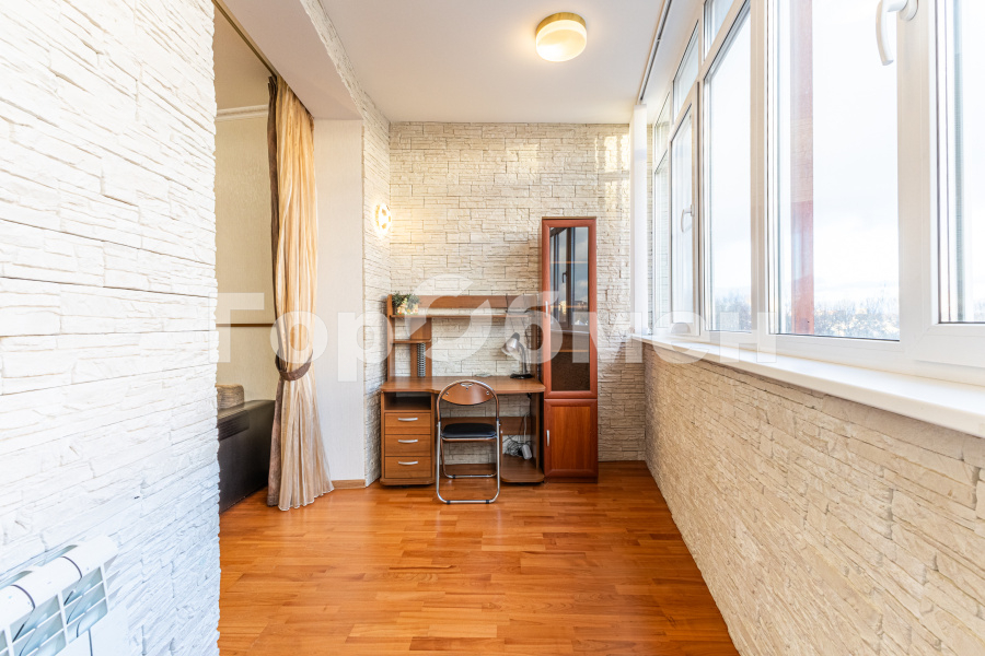 Продажа 2-комнатной квартиры, Москва, Россия,   Юровская улица