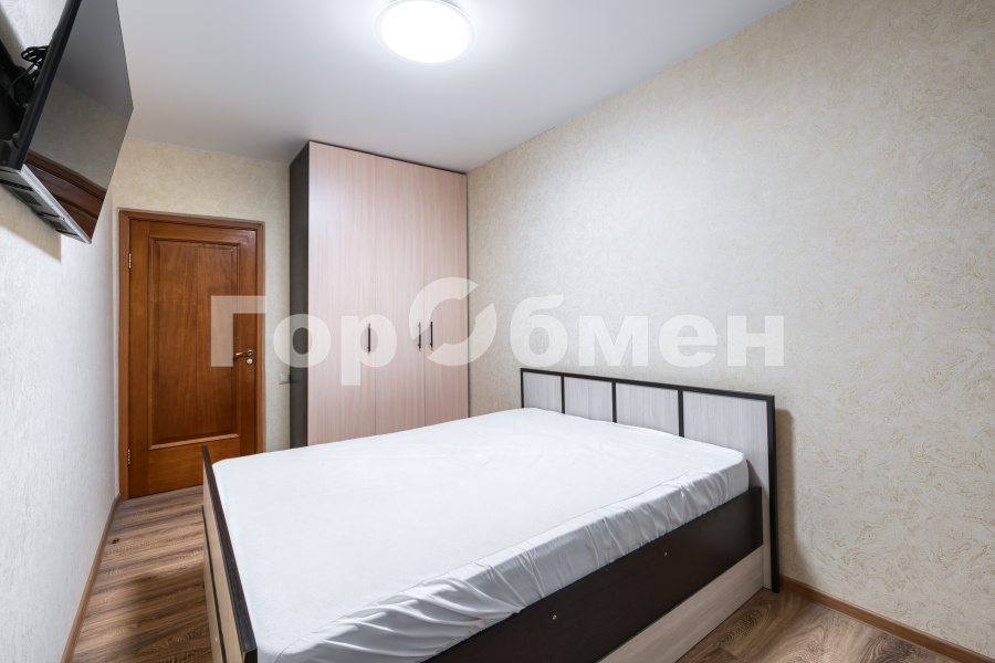 Продажа 3-комнатной квартиры, Москва, Россия,   Винницкая улица