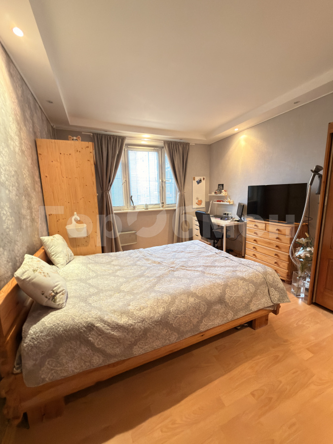 Продажа 3-комнатной квартиры, Москва, Россия,    улица Чичерина