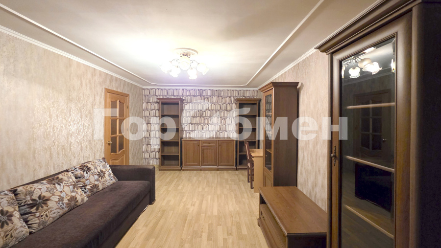 Продажа 3-комнатной квартиры, Москва, Россия,   улица Плющева