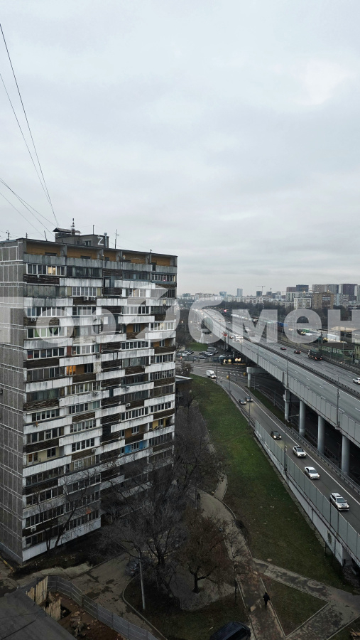 Продажа 3-комнатной квартиры, Москва, Россия,   улица Плющева