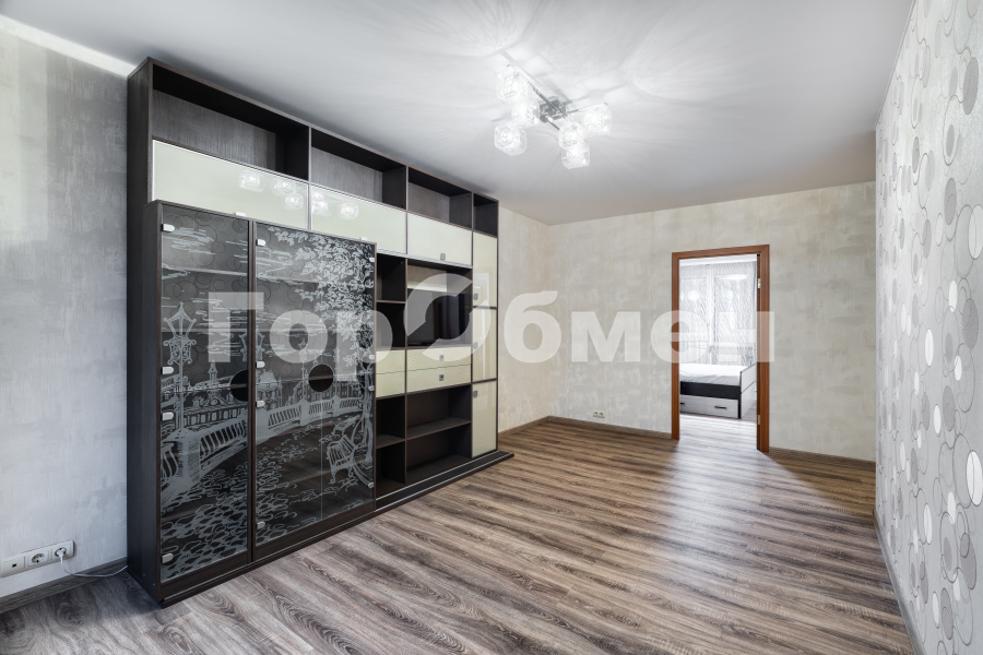 Продажа 3-комнатной квартиры, Москва, Россия,   Винницкая улица