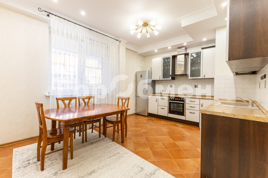 Продажа 2-комнатной квартиры, Москва, Россия,   Юровская улица