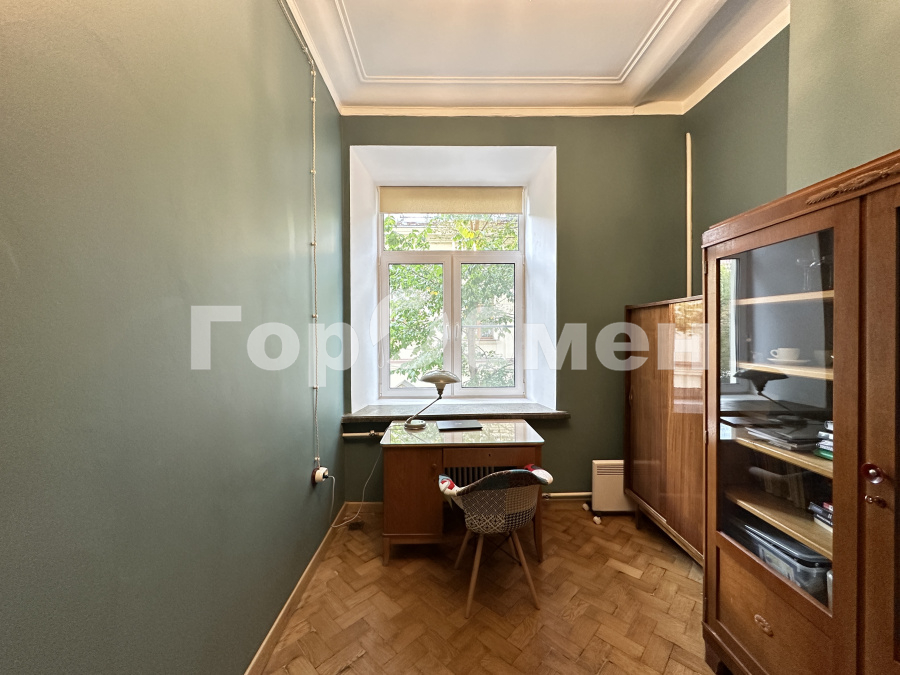 Продажа 3-комнатной квартиры, Москва, Россия,    Карманицкий переулок