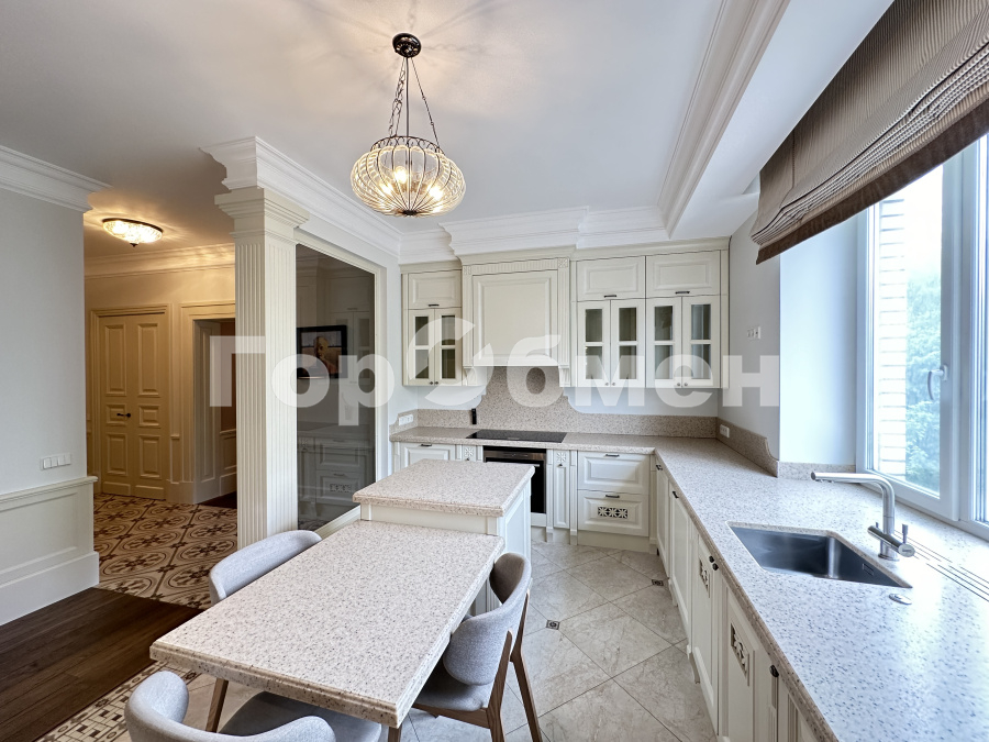 Продажа 2-комнатной квартиры, Москва, Россия,    Староволынская улица