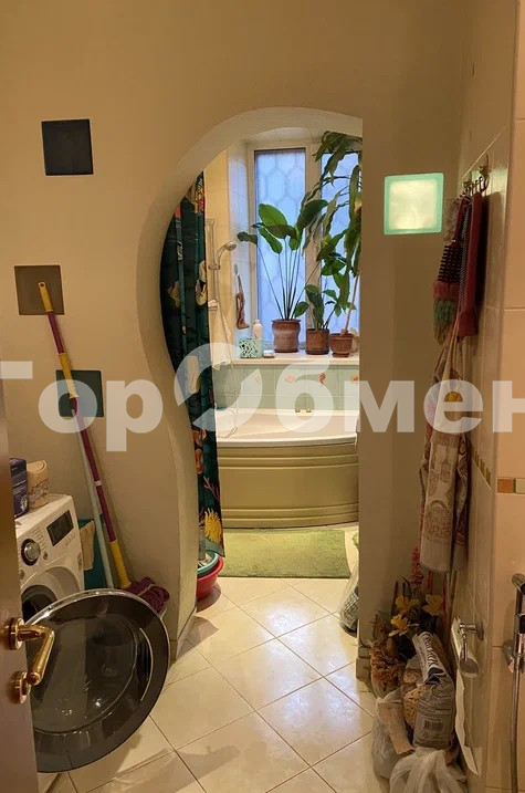 Продажа 2-комнатной квартиры, Москва, Россия,    Мантулинская улица