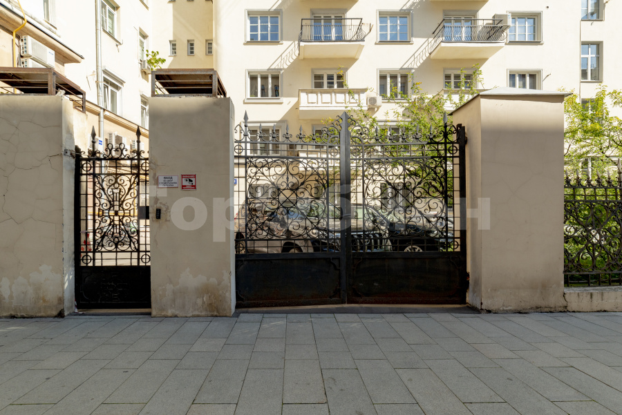 Продажа 4-комнатной квартиры, Москва, Россия,    Кропоткинский переулок