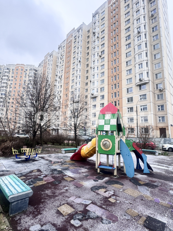 Продажа 2-комнатной квартиры, Москва, Россия,   Лукинская улица