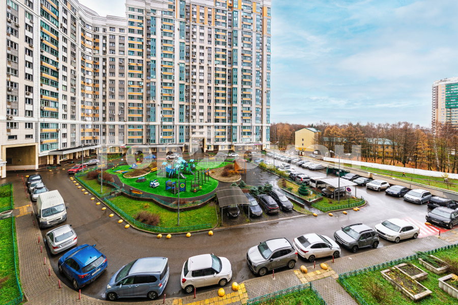 Продажа 2-комнатной квартиры, Москва, Россия,   Михневская улица