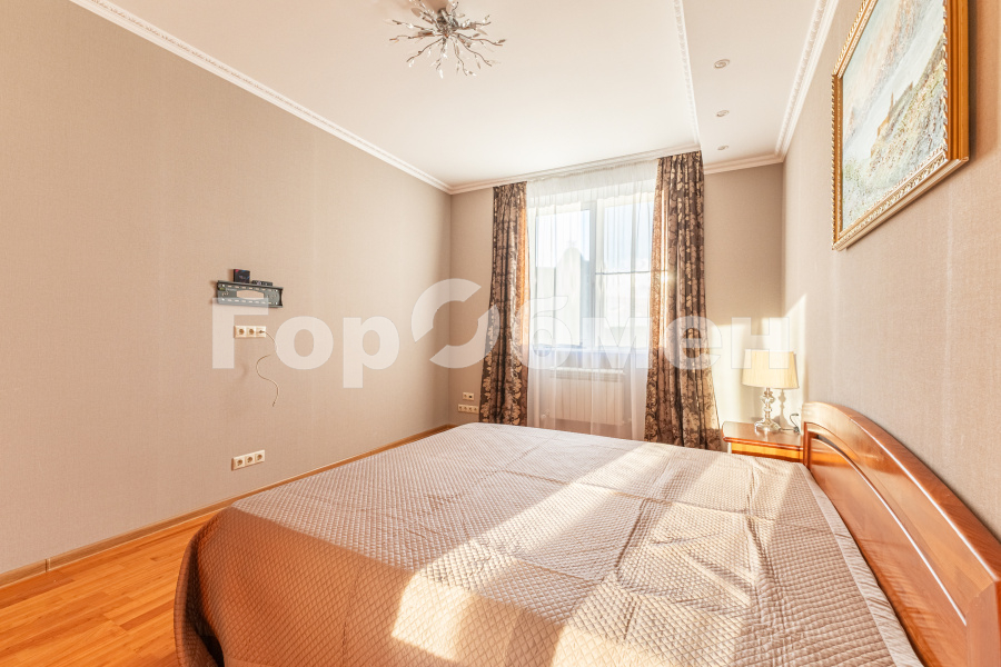 Продажа 2-комнатной квартиры, Москва, Россия,   Юровская улица