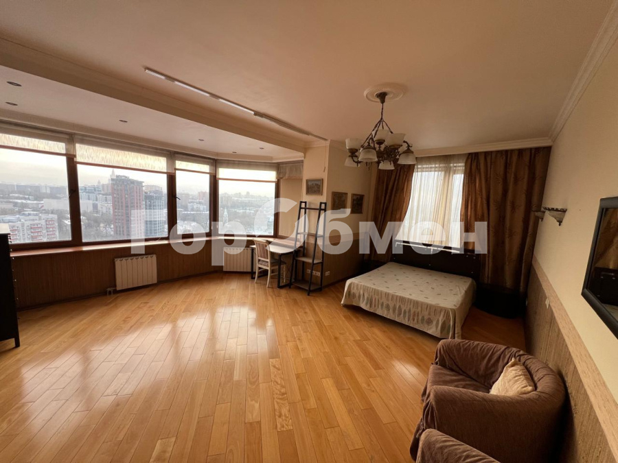 Продажа 3-комнатной квартиры, Москва, Россия,   улица Пырьева