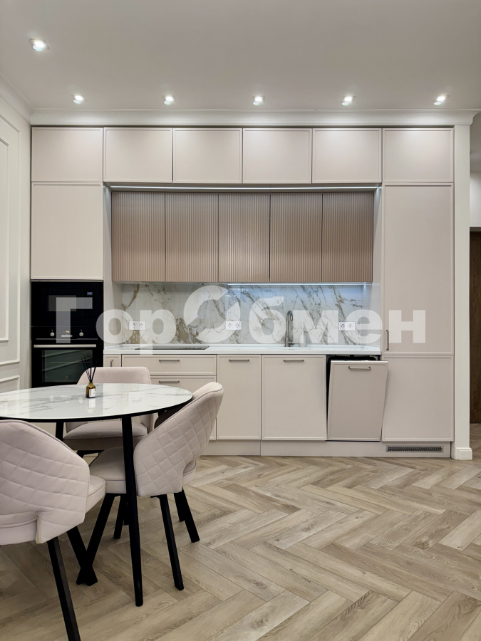 Аренда 2-комнатной квартиры, Москва, Россия,   улица Янковского