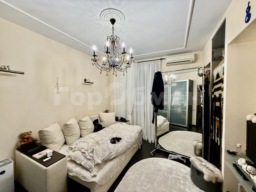 Продажа 2-комнатной квартиры, Москва, Россия,    Кутузовский проспект