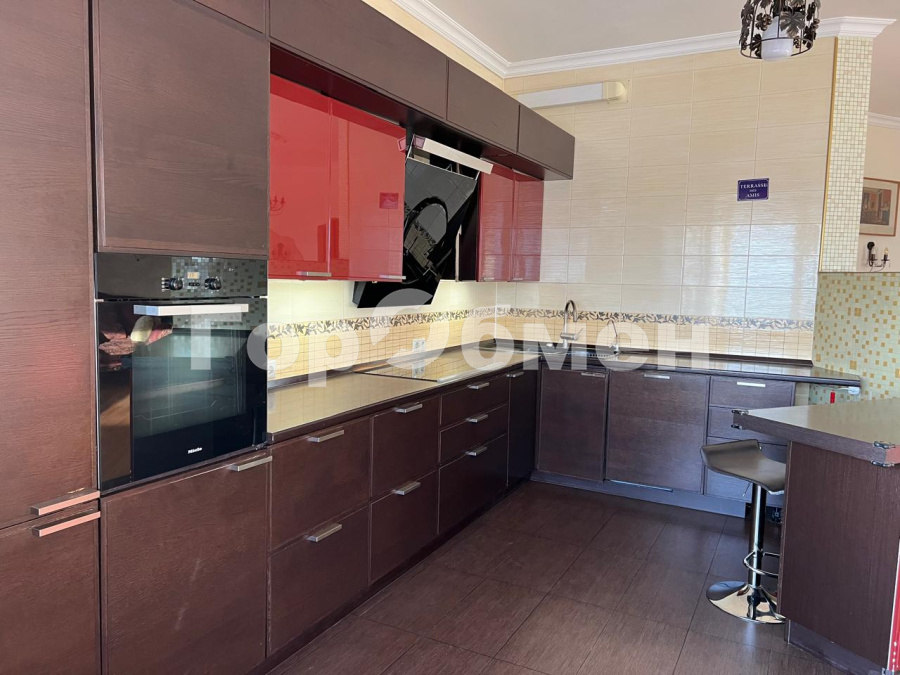 Продажа 3-комнатной квартиры, Москва, Россия,   улица Пырьева