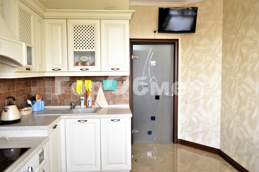 Аренда 3-комнатной квартиры, Москва, Россия,   улица Раменки