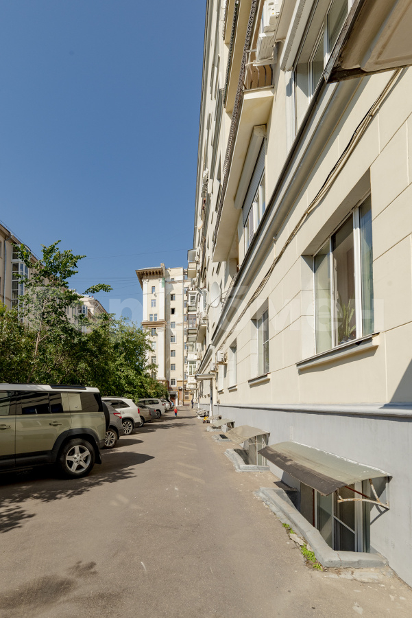 Продажа 4-комнатной квартиры, Москва, Россия,    Кропоткинский переулок