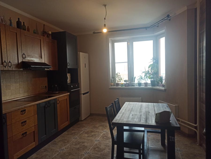 Продажа 3-комнатной квартиры, Москва, Россия,    улица Вертолётчиков